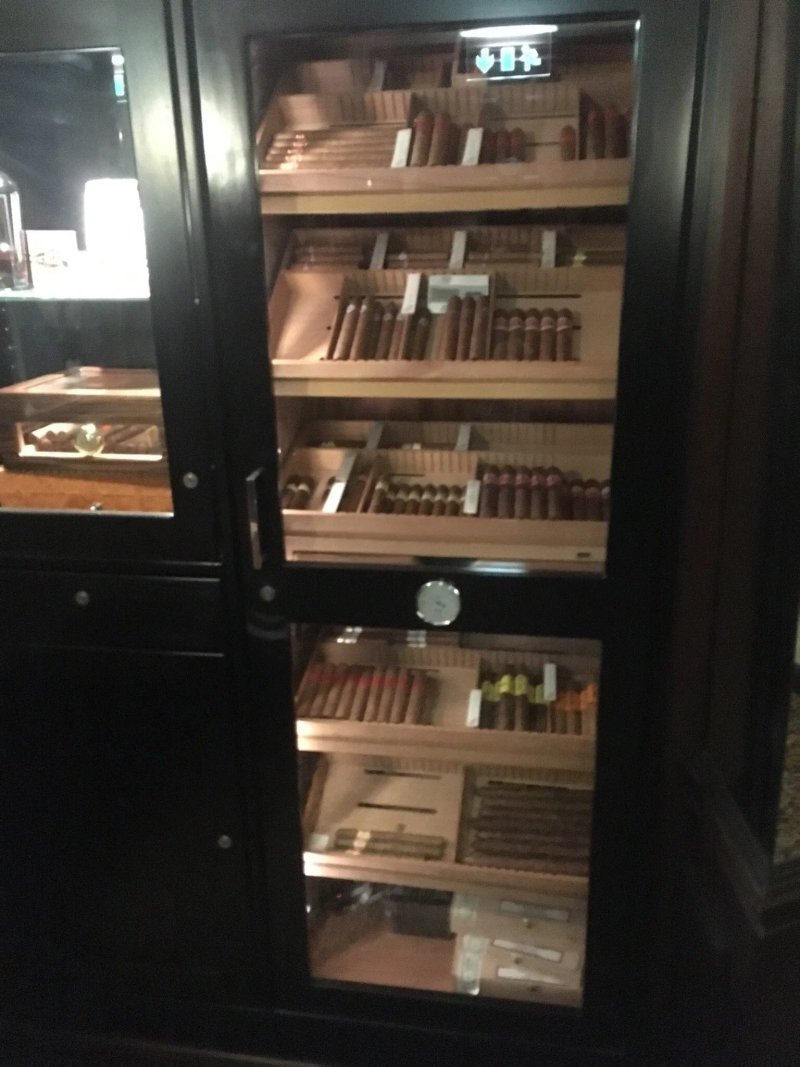 Leopard Bar & Cigare Lounge