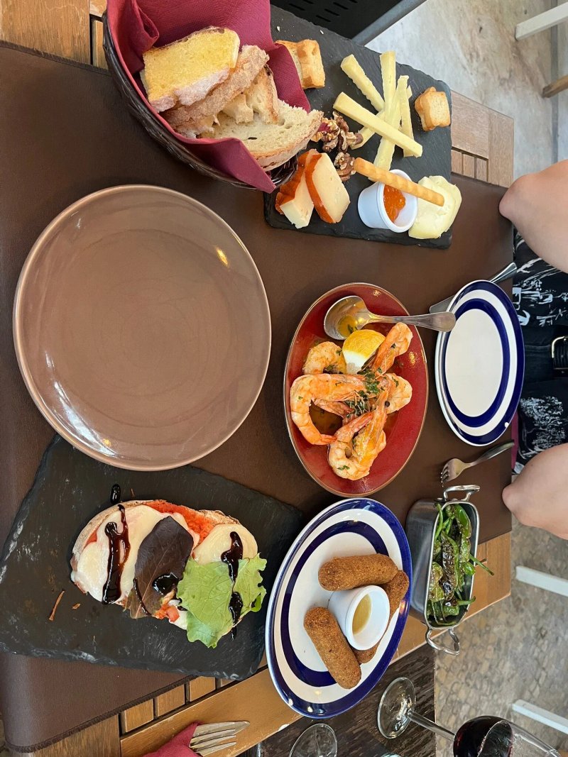 Tapas N Friends  Chiado