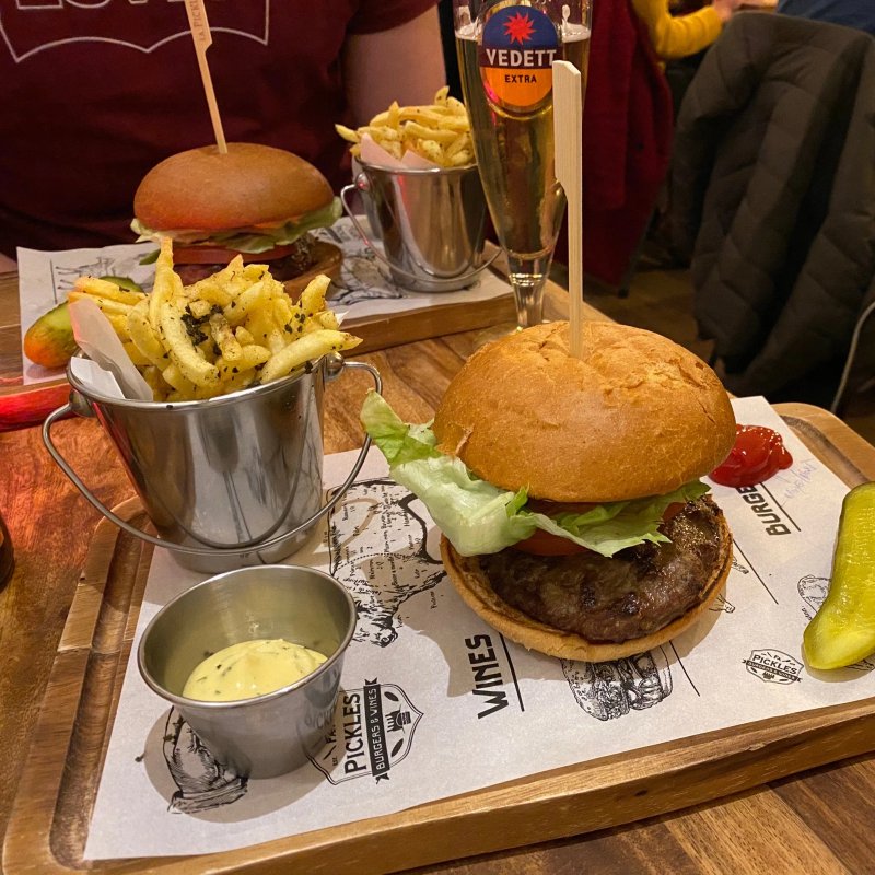 Firma Pickles Burgers & Wines