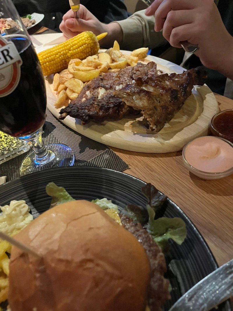 The People'z Bar Und Restaurant
