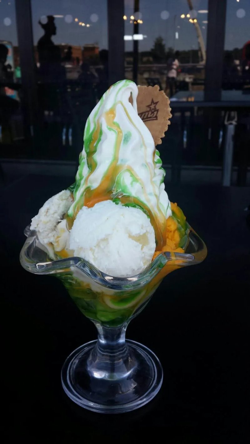 Creams Cafe
