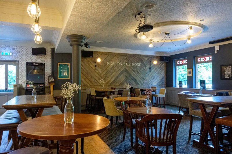 Pub On The Pond