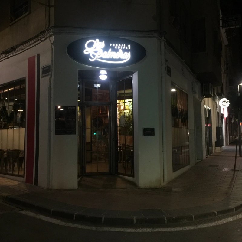 Las Palmeras Foodie & Coffee