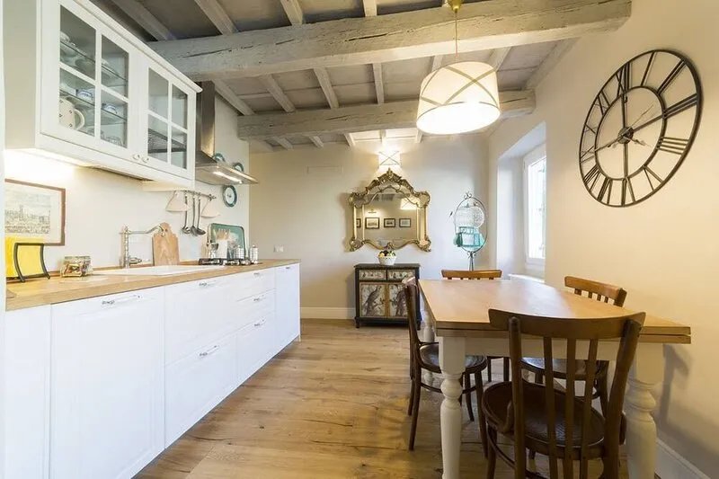 A delightful apartment  for 5 people in the heart of San Frediano  and close to