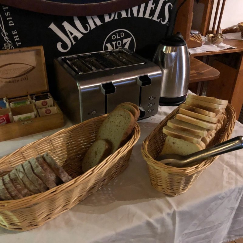 Pension Alfa & Whisky Pub