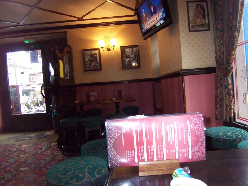 CHARLY'S PUB