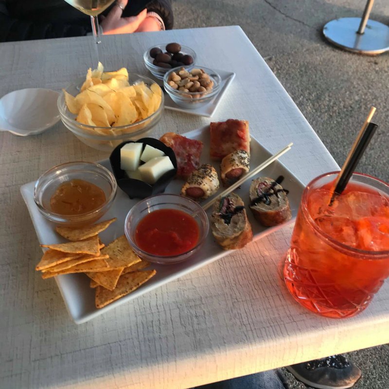 Il Pontile Sul Mare Wine Bar