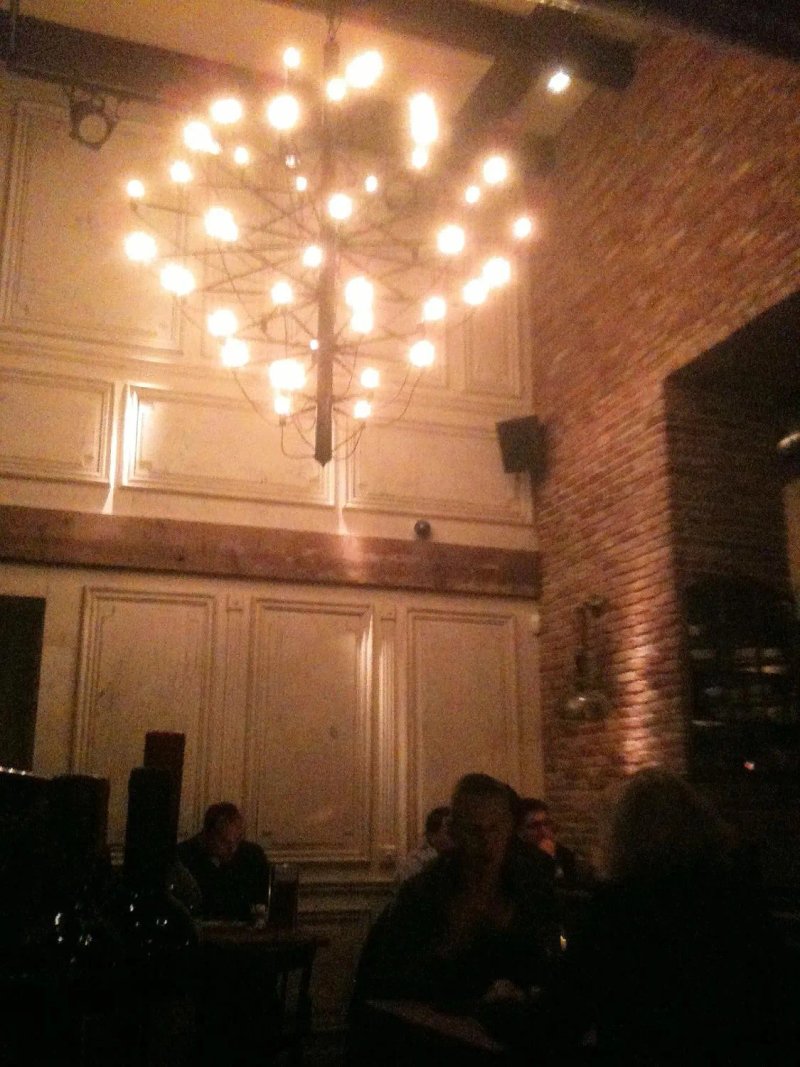 Barlow Bar & Restaurant