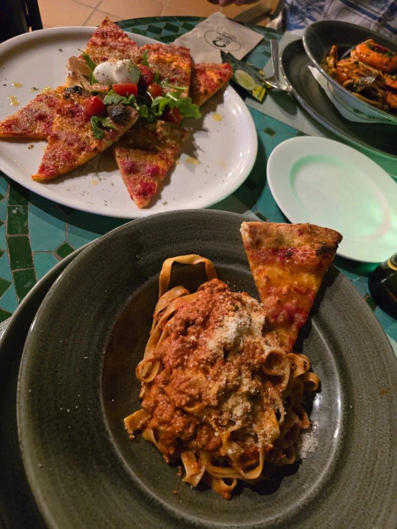 Luigi's La Ola By La Ola Expirience