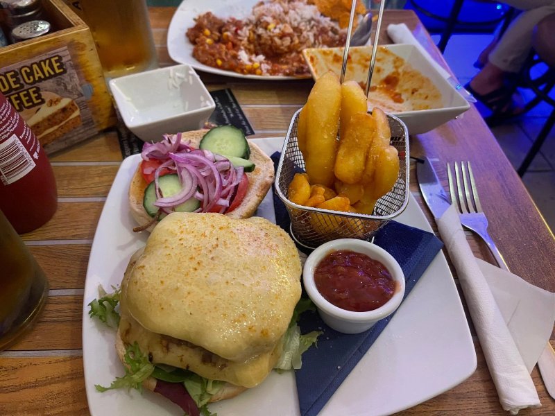 Caspers Eatery & Bar