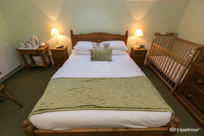 OYO Ladybower Inn