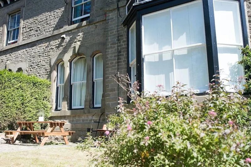 Large, Luxury stylish 2 bedroom garden flat