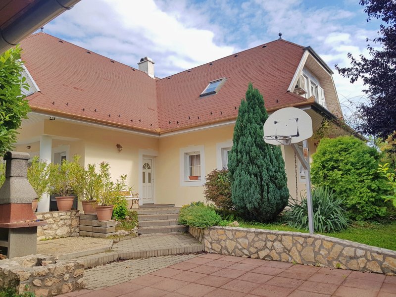 Zamor 10 Apartment's & Wellness