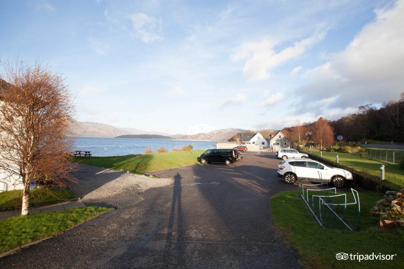 Holly Tree Hotel, Swimming Pool & Hot Tub