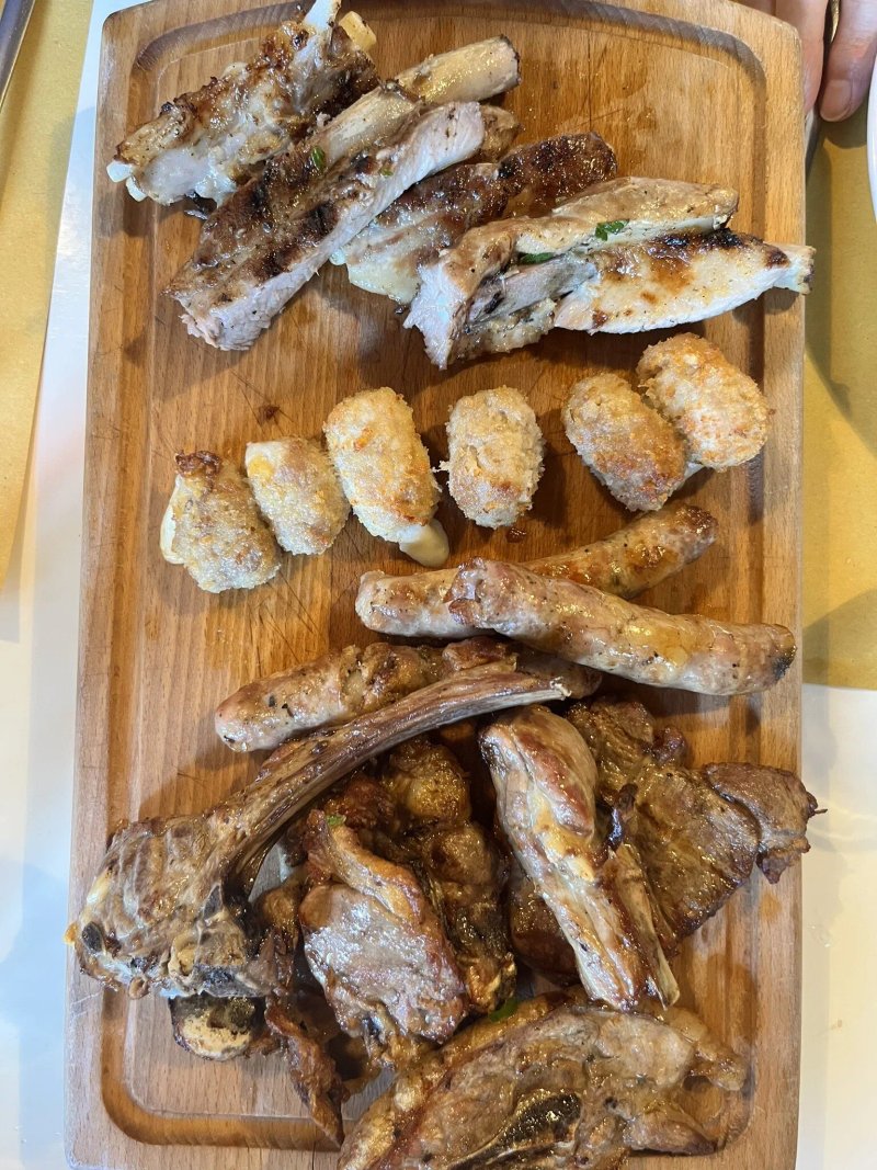 Fattoria Borrello, Osteria del Maiale Nero