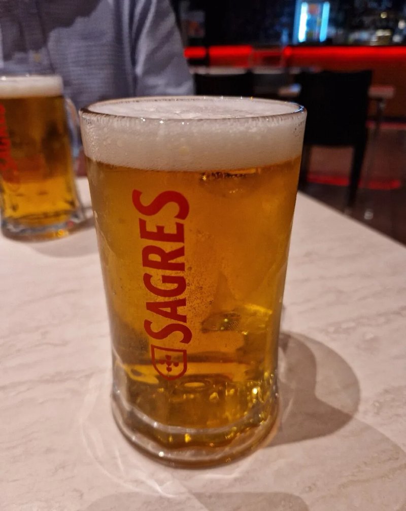 Fredis Sports Bar & Food