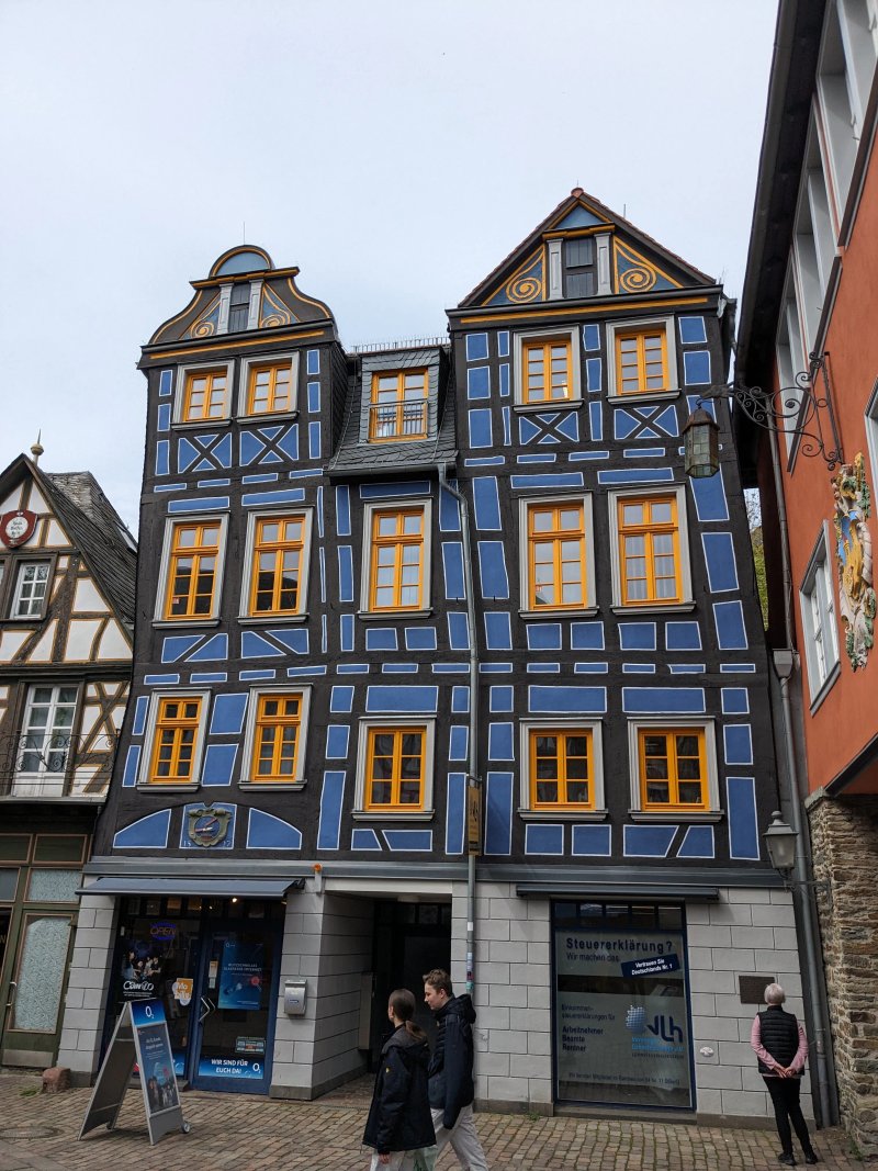 Loewen Cafe