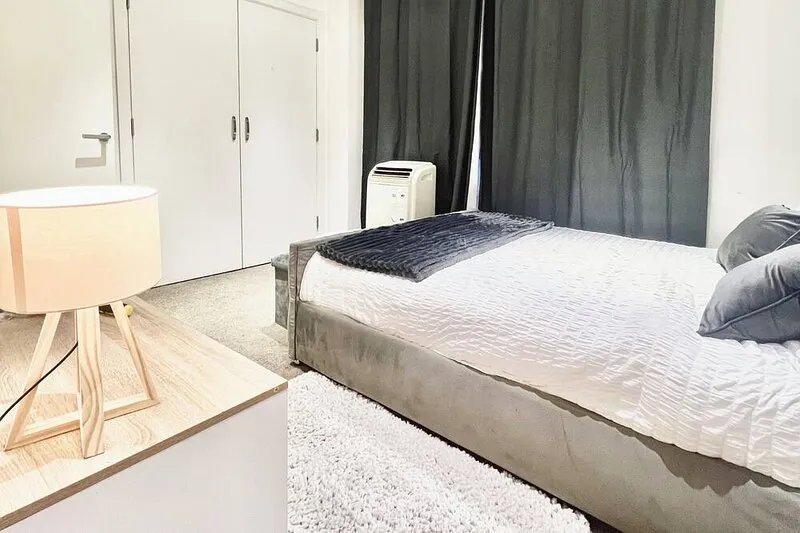 Cozy One Bed Apartment with balcony  (Colindale)