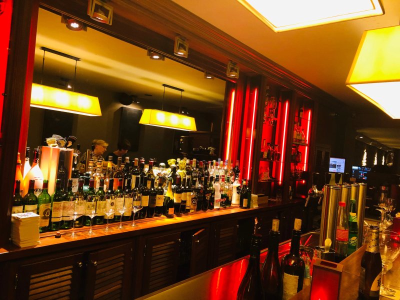 Le 222 Bar a Vin