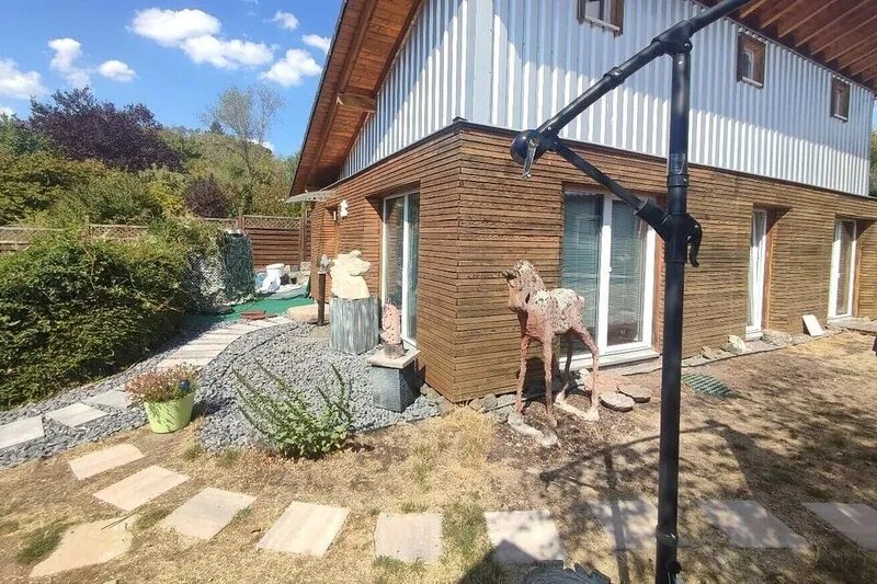 Eco-thatched house in a super-quiet location