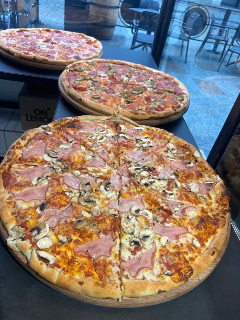 Hot Mamita Pizza