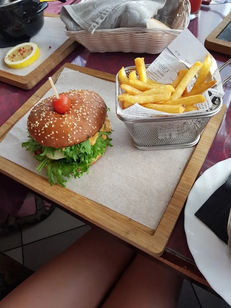 Noy Grill & Lounge
