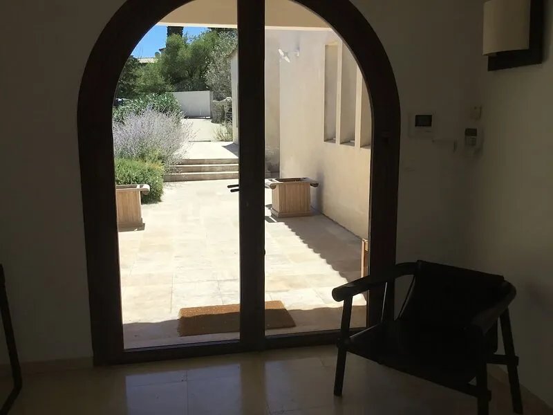 Quiet, contemporary villa in Nîmes with private pool and spa.