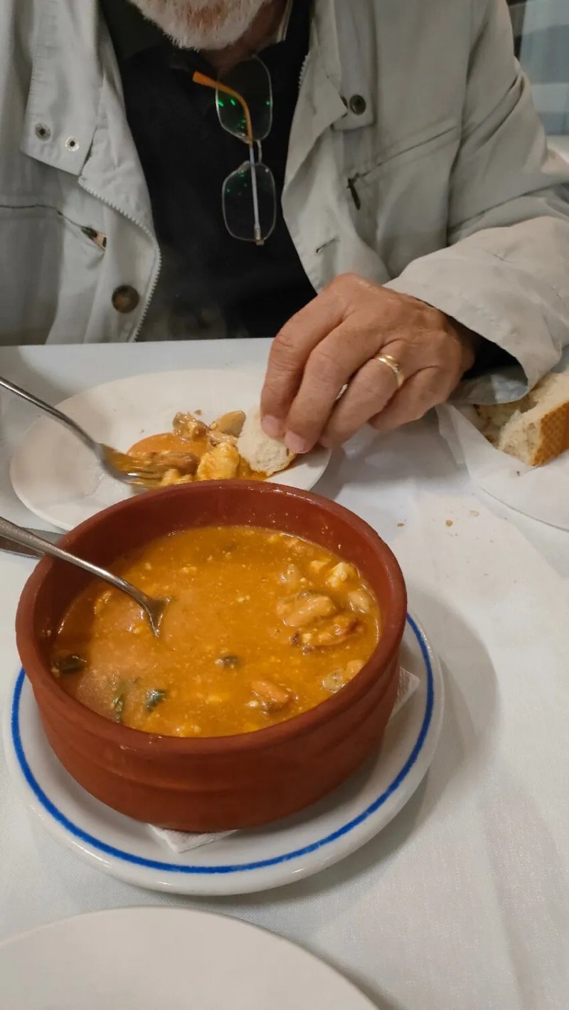 Ta Delfinia