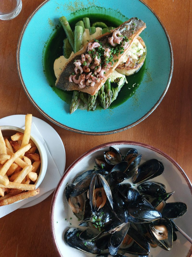 The Mussel Inn & Cottages