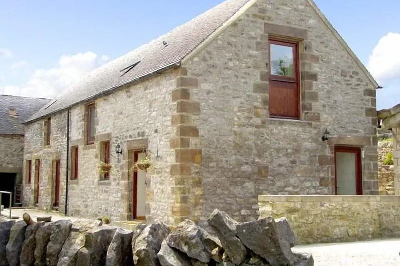 NUFFIES COTTAGE, family friendly, with a garden in Winster