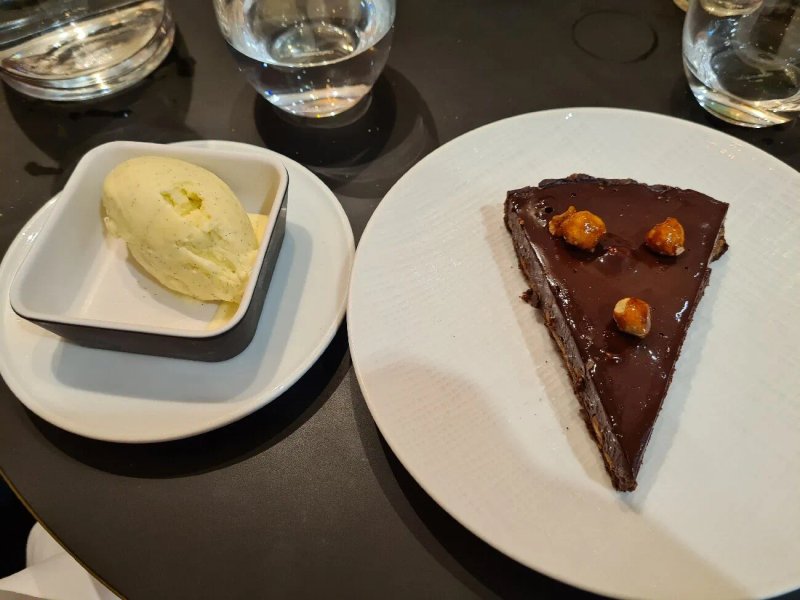 Lazare Paris