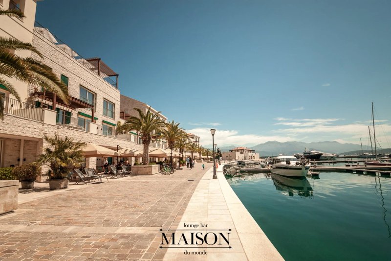 Maison du Monde Lounge Bar & Restaurant at Portonovi