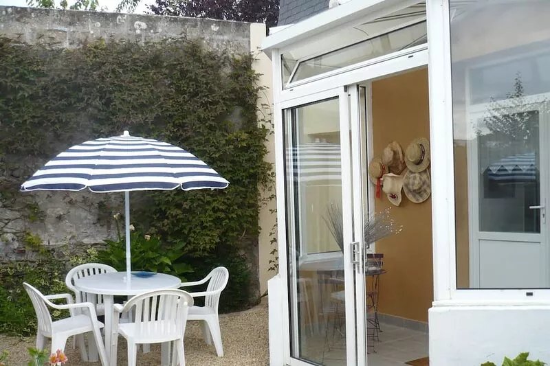 HOLIDAY HOME IN DINARD WITH PRIVATE PARKING