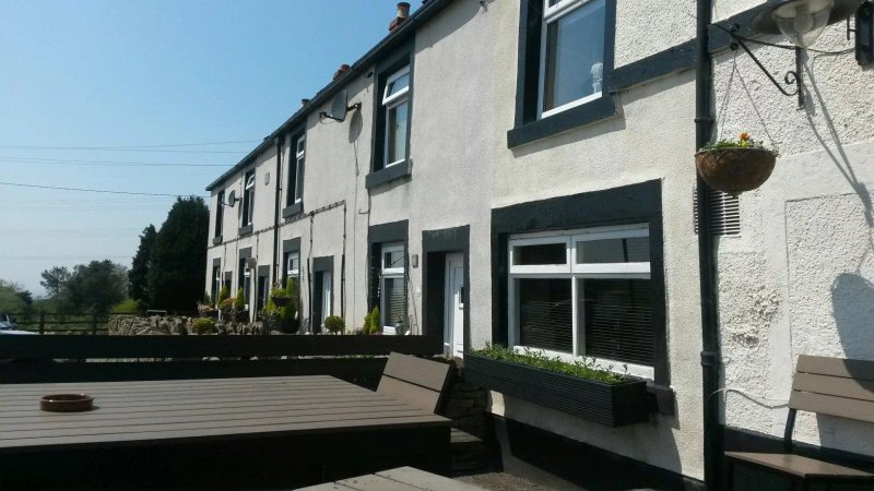 Hare & Hounds Inn, Luzley