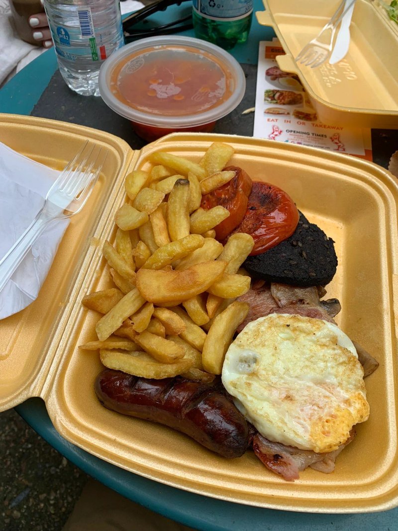 Giggling Sausage Cafe