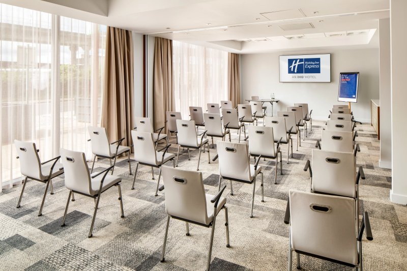 Holiday Inn Express London - Excel By IHG