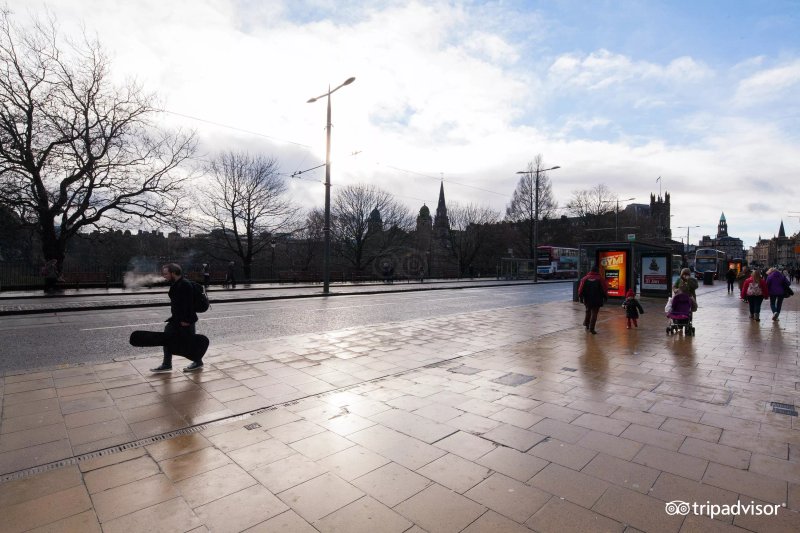 Premier Inn Edinburgh City Centre (Princes Street) hotel