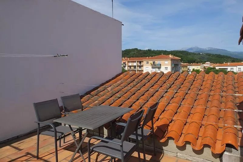 Ceret Centre - 3 Bedroom Town House With Sunny Roof Terrace