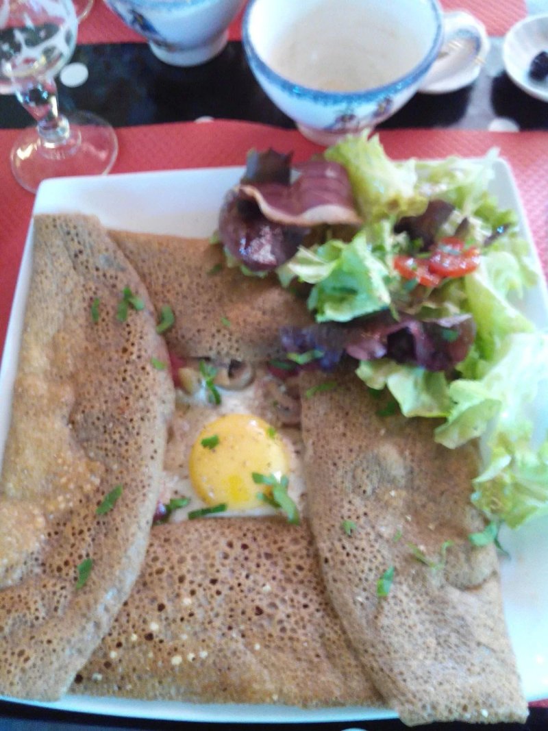 L'Ecole Buissonniere, Cafe des Arts