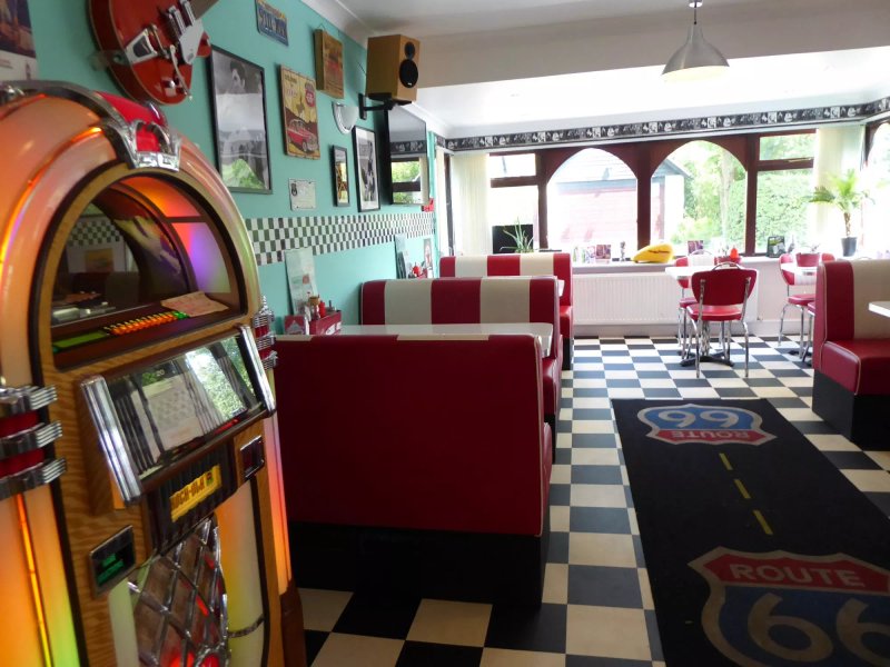 Holly's Diner & Crouch Motel