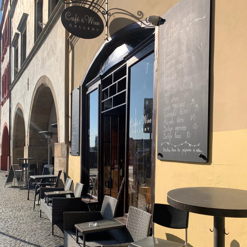 Cafe & Wine Gallery