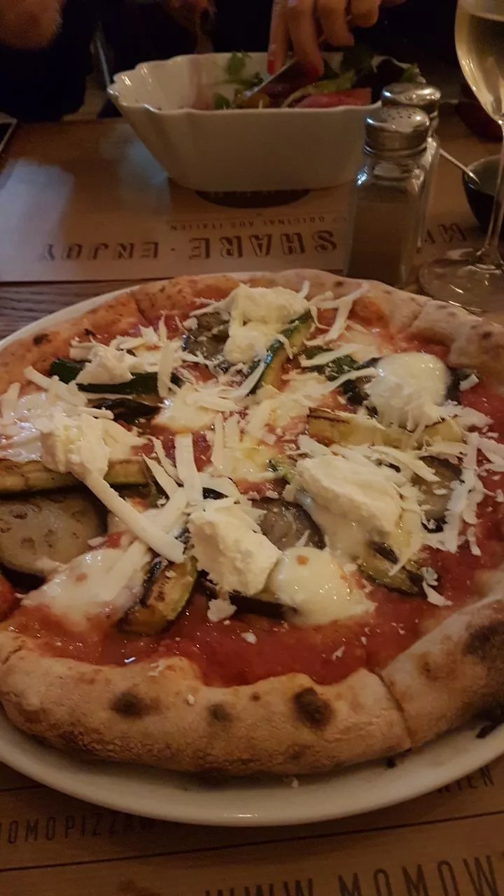 MOMO Pizza Gourmet