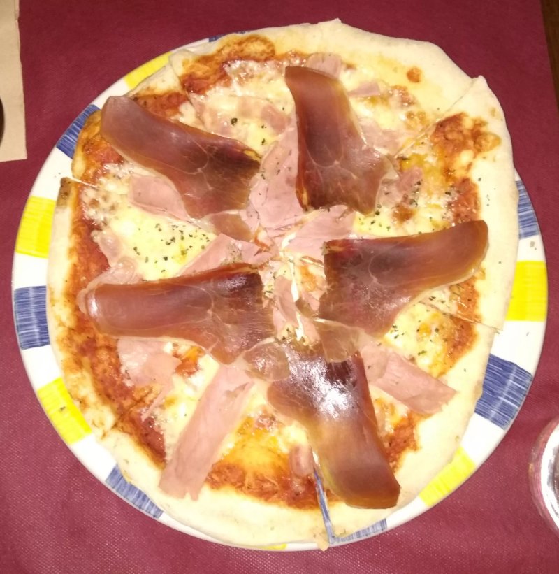 Pizzeria La Madonna Cocina Italiana