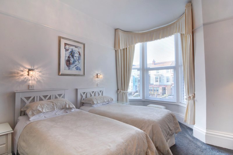 Clifton Villa Hotel