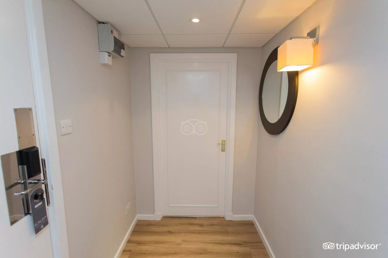 Dolphin House Serviced Apartments