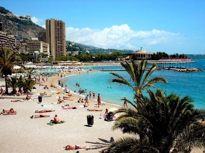 Magnificent apartment in a secure residence 50 meters from Monaco!