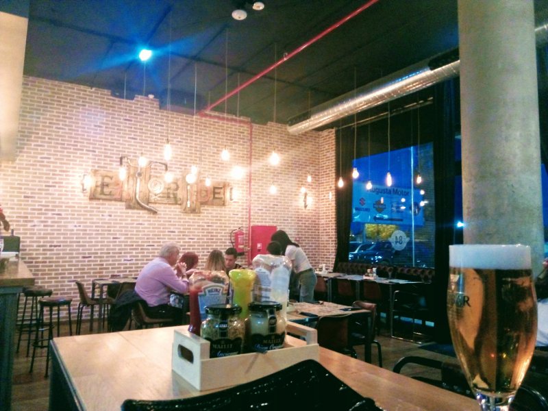 84 Burger Cafe