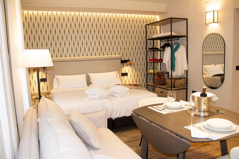Puerta De La Ribera Suites