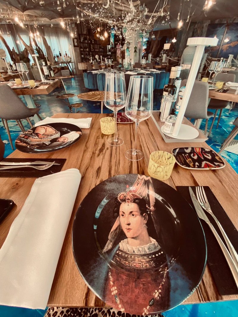 Maison B. Restaurant & Contemporary Art