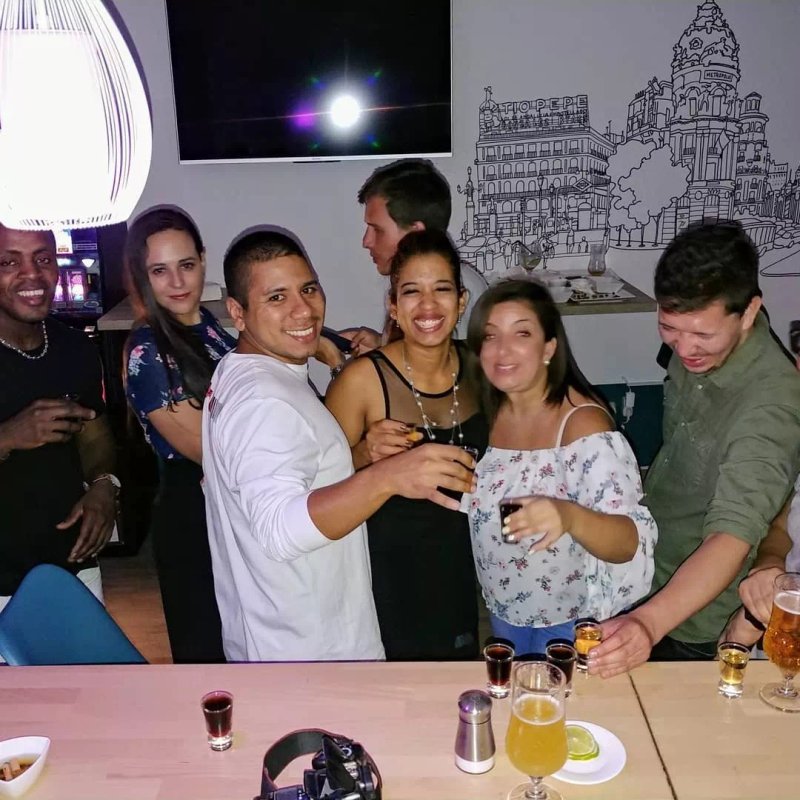 AQUI TO' MADRID Lounge & Bar